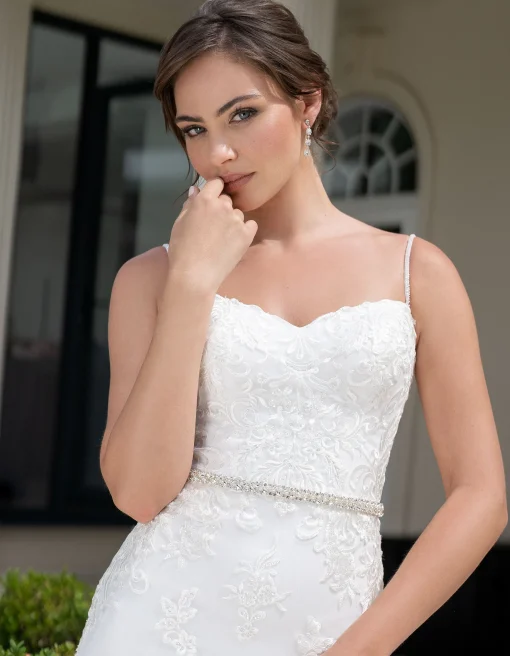 LEONIE